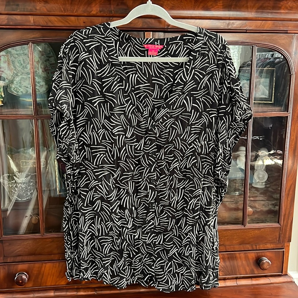 Sunny Leigh Women Black and White Top